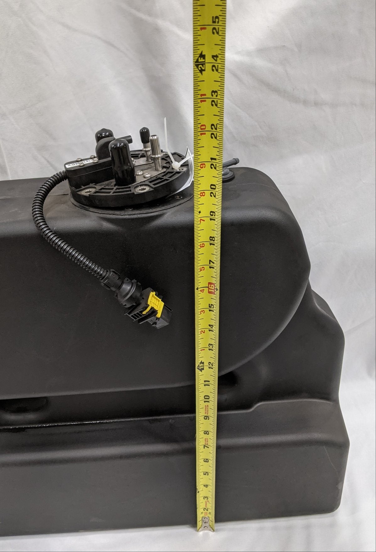 Used Freightliner 6-Gallon DEF Tank w/ Header - P/N A04-35188-002 (10116916838716)