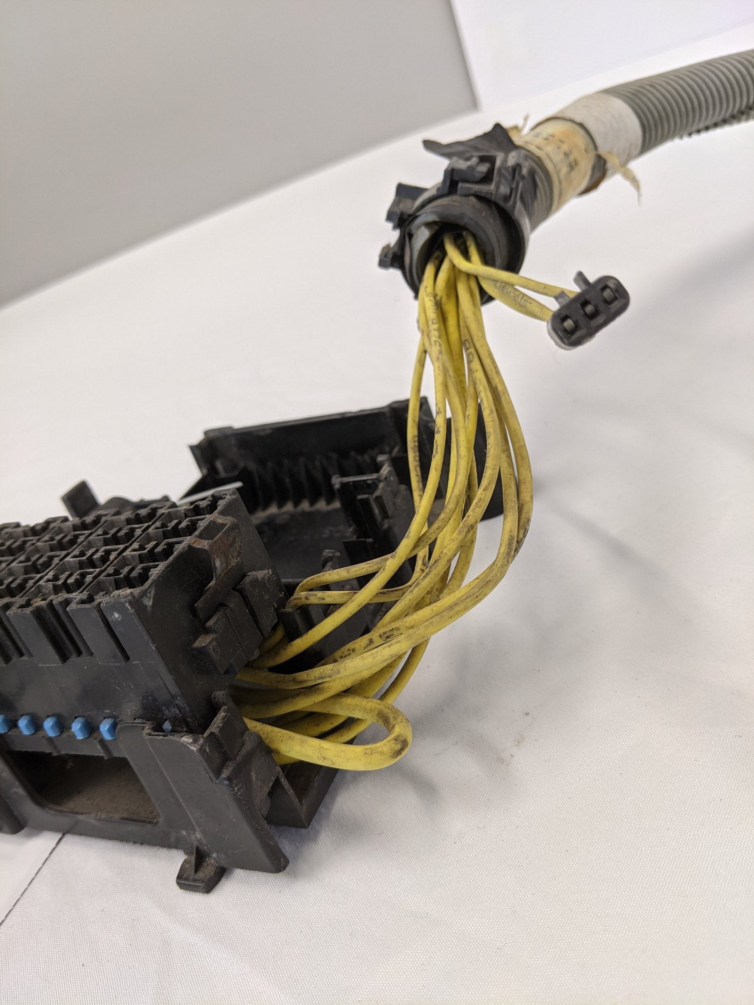Used Freightliner Power Distribution B-Pillar Wiring Harness - P/N A06-22144-000 (10097195385148)