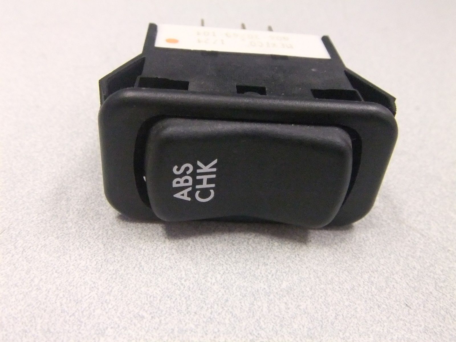 Freightliner ABS Check 3-Prong Momentary Rocker Switch - P/N  A06-30769-104 (3939698081878)