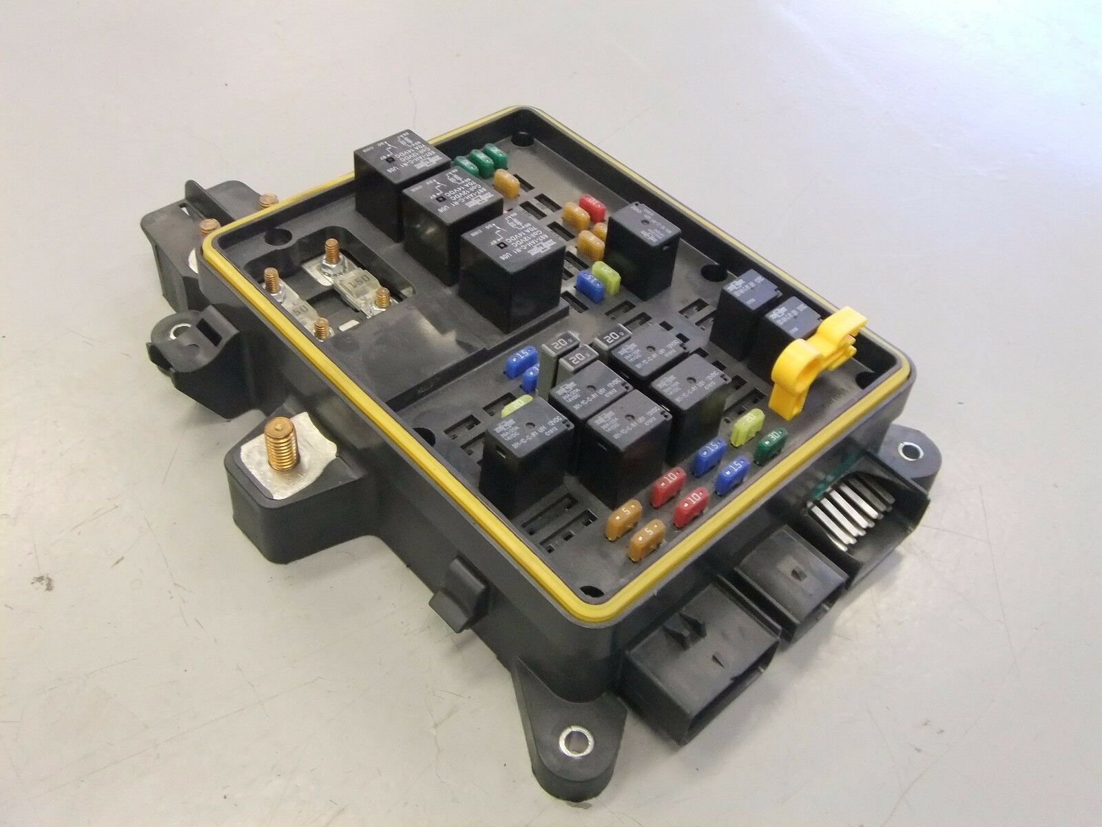 Freightliner Power Distribution Module/Fuse Panel Broken Casing - A66-05172-001 (3961765953622)