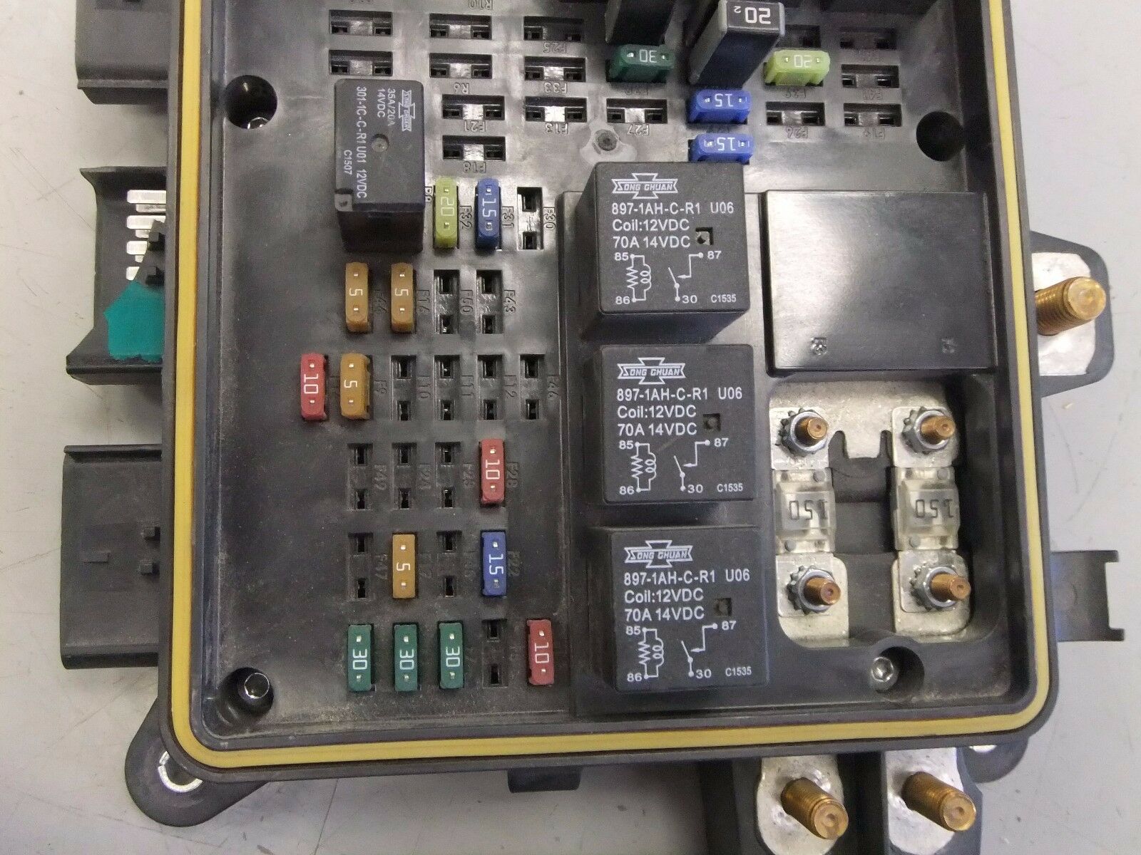 Freightliner Power Distribution Module/Fuse Panel Broken Casing - A66-05172-001 (3961765953622)