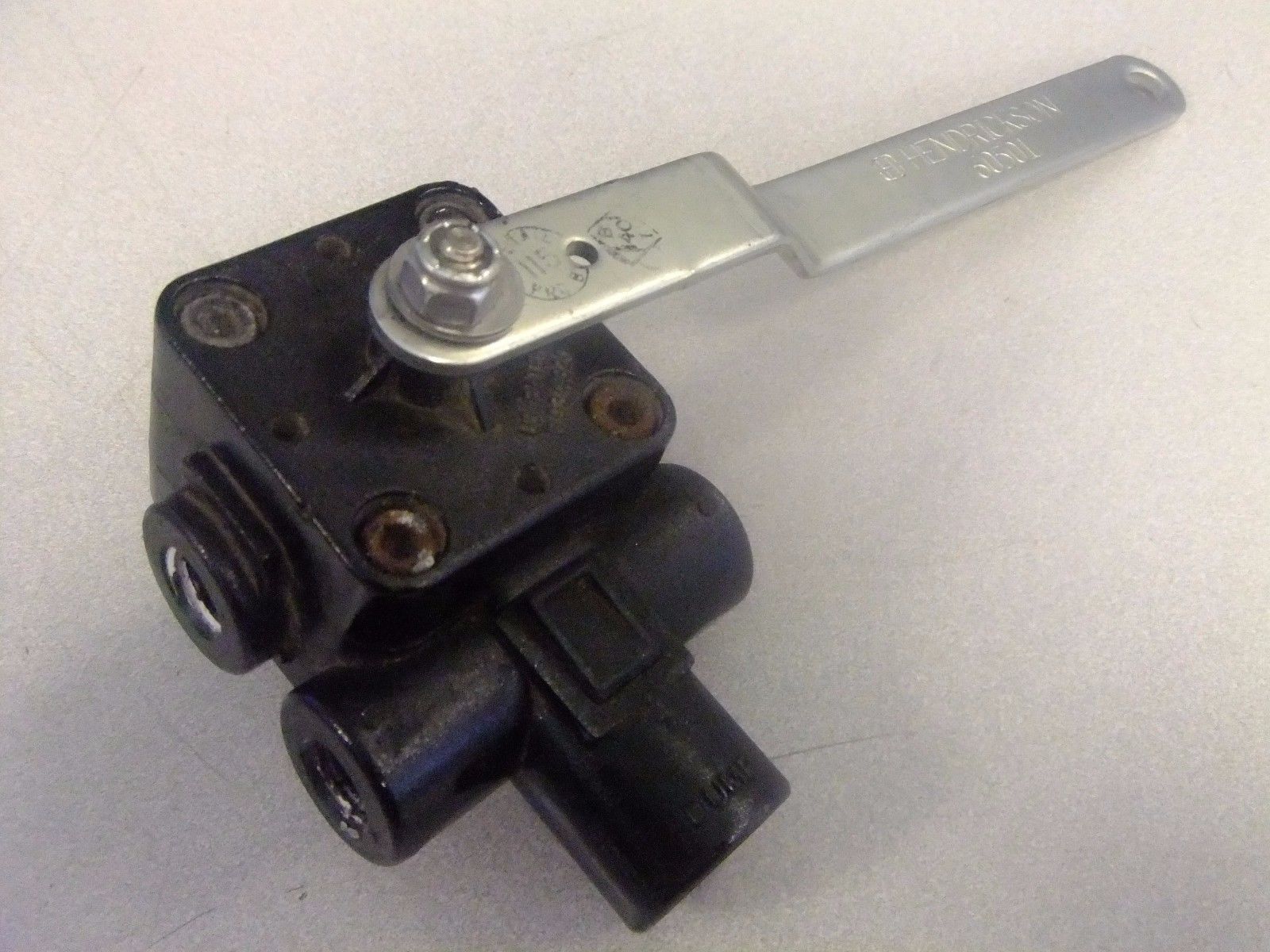 Used Hendricks Rear Suspension Height Control Leveling Valve - P/N  16-14318-000 (3939497836630)