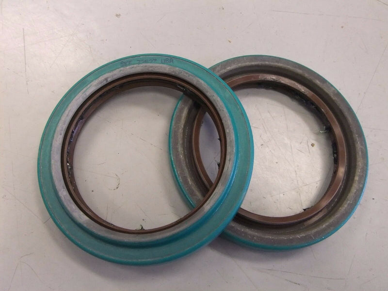 Set of 2 Wheel Seals Rear--Oil Seals--Fits 05-06 Ford-350 Super Duty - SKF 32527 (4023646683222)