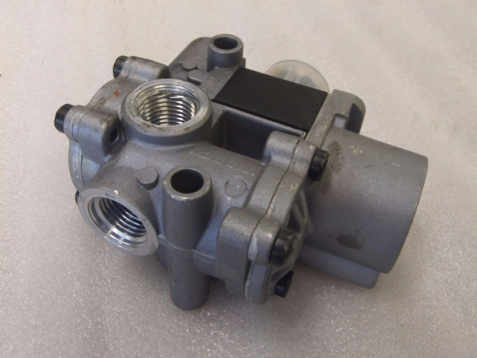 Meritor Wabco ABS Air Valve Pkg - Damaged Threads - P/N: 472 195 094 0