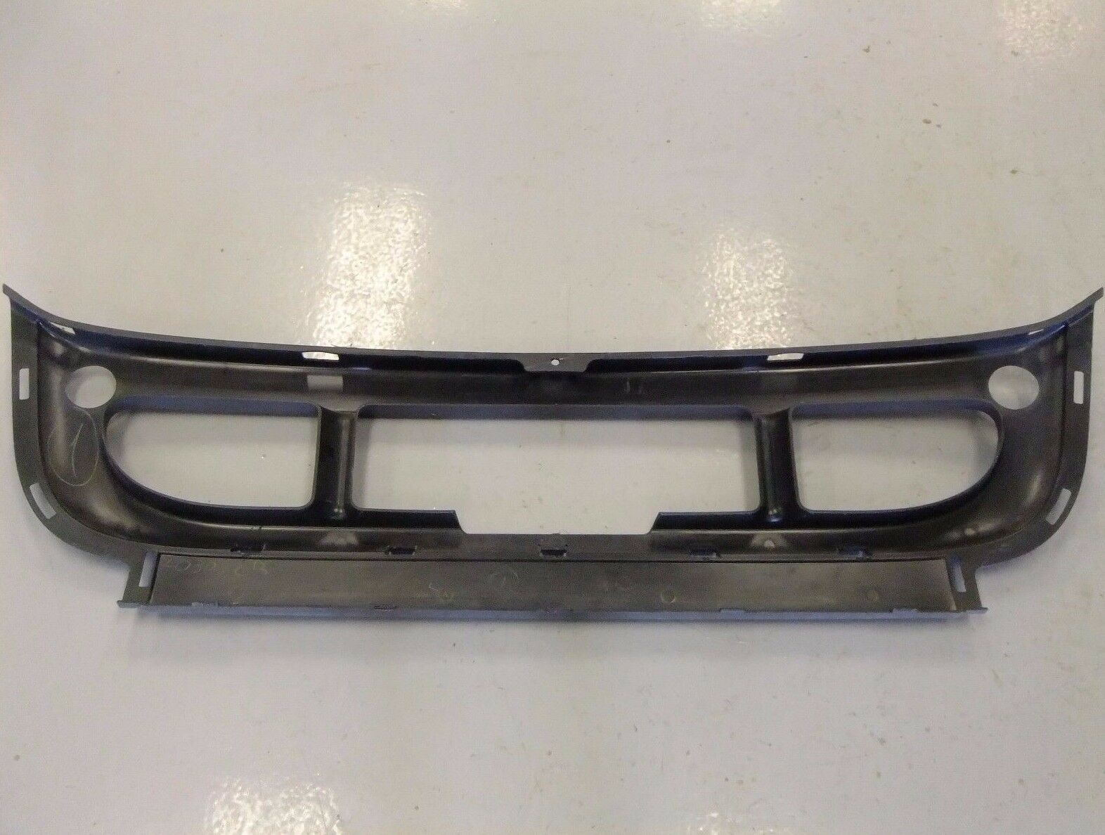 Used Freightliner Cascadia Plastic Front Bumper Facia Center - P/N  21-28446-000 (3939555901526)