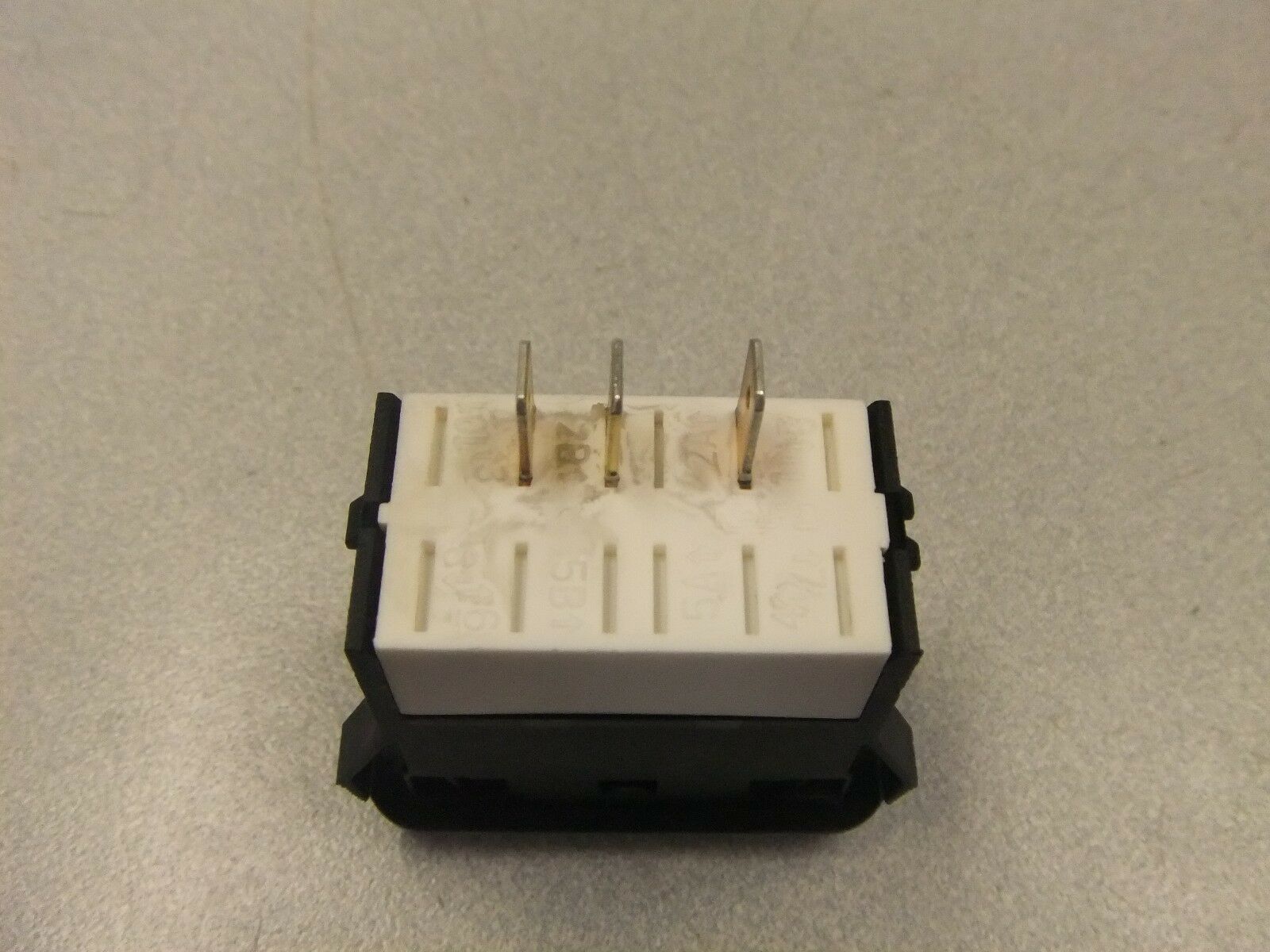 Freightliner ABS Check 3-Prong Momentary Rocker Switch - P/N  A06-30769-104 (3939698081878)