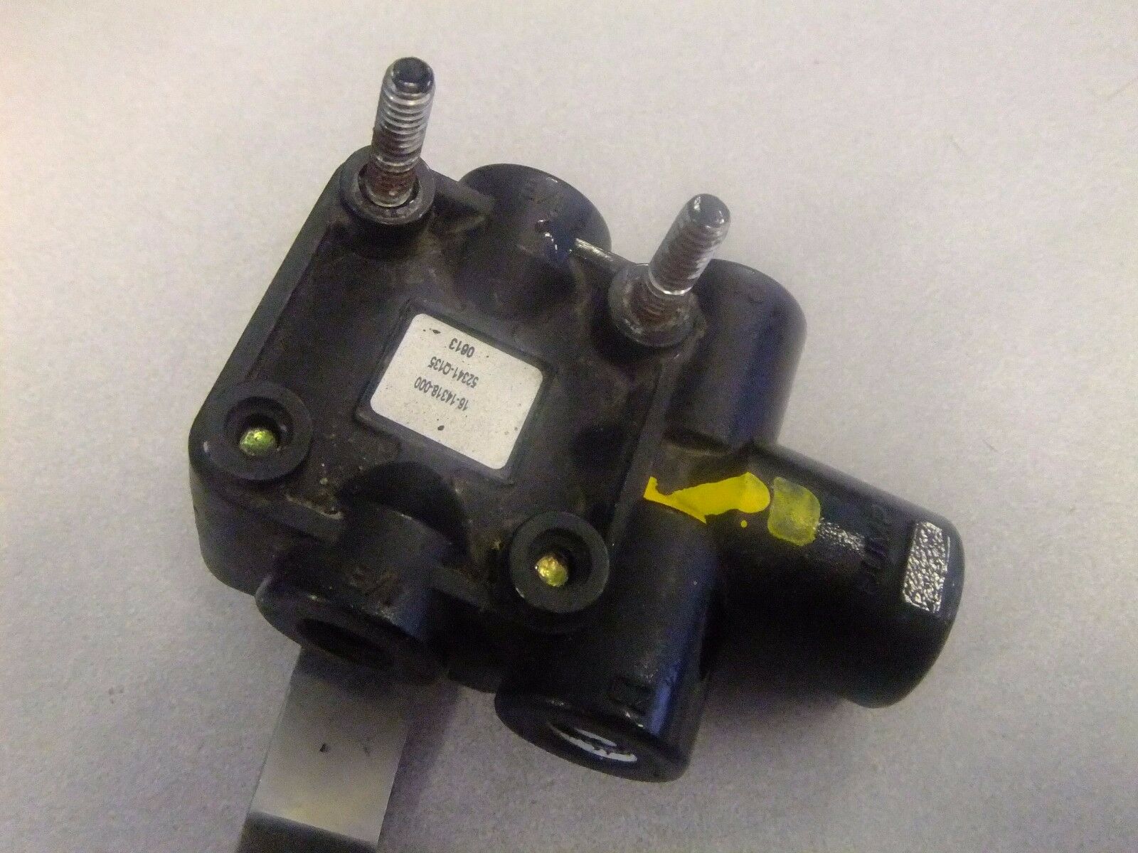 Used Hendricks Rear Suspension Height Control Leveling Valve - P/N  16-14318-000 (3939497836630)