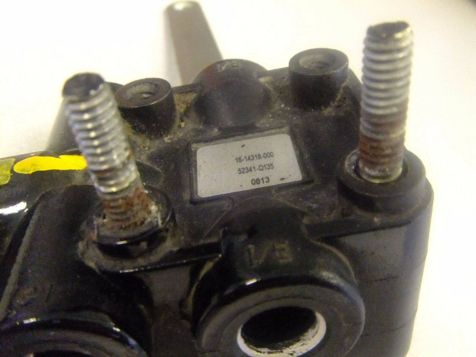 Used Hendricks Rear Suspension Height Control Leveling Valve - P/N  16-14318-000 (3939497836630)