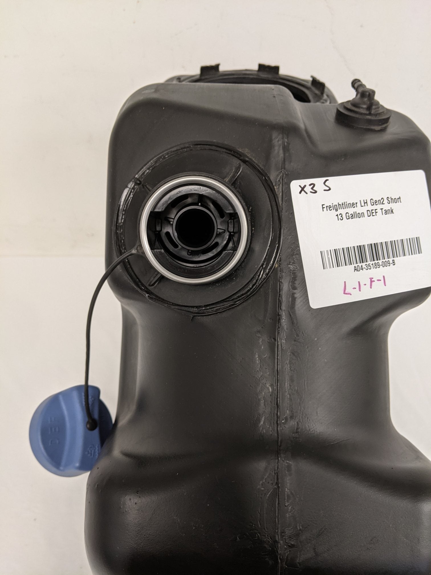 Used Freightliner LH Gen2 Short Fill 13 Gallon DEF Tank - A04-35189-009