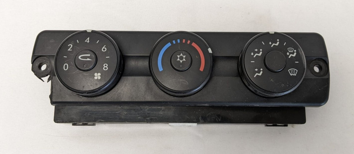 Damaged Freightliner Cascadia HVAC Control A22-60645-100 No Aux