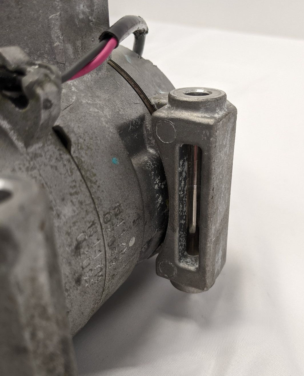Freightliner 130mm 8PK A/C Compressor 22-75834-000 Damaged