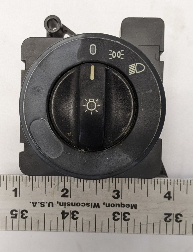 Freightliner Cascadia Headlight Headlamp Switch A06-58685-001 Used