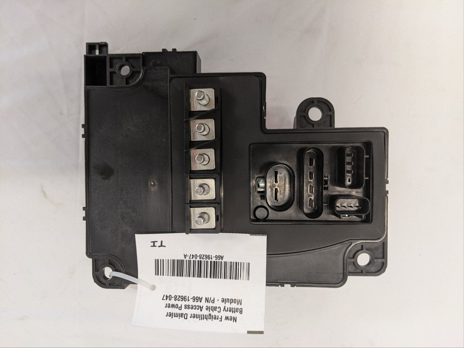 New Freightliner Daimler Battery Cable Access Power Module - P/N A66-19628-047 (10171319124284)