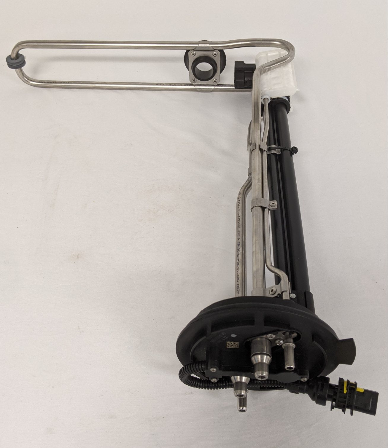 Used Freightliner Cummins DEF Tank - A04-35189-009 & Header - 04-31353-005