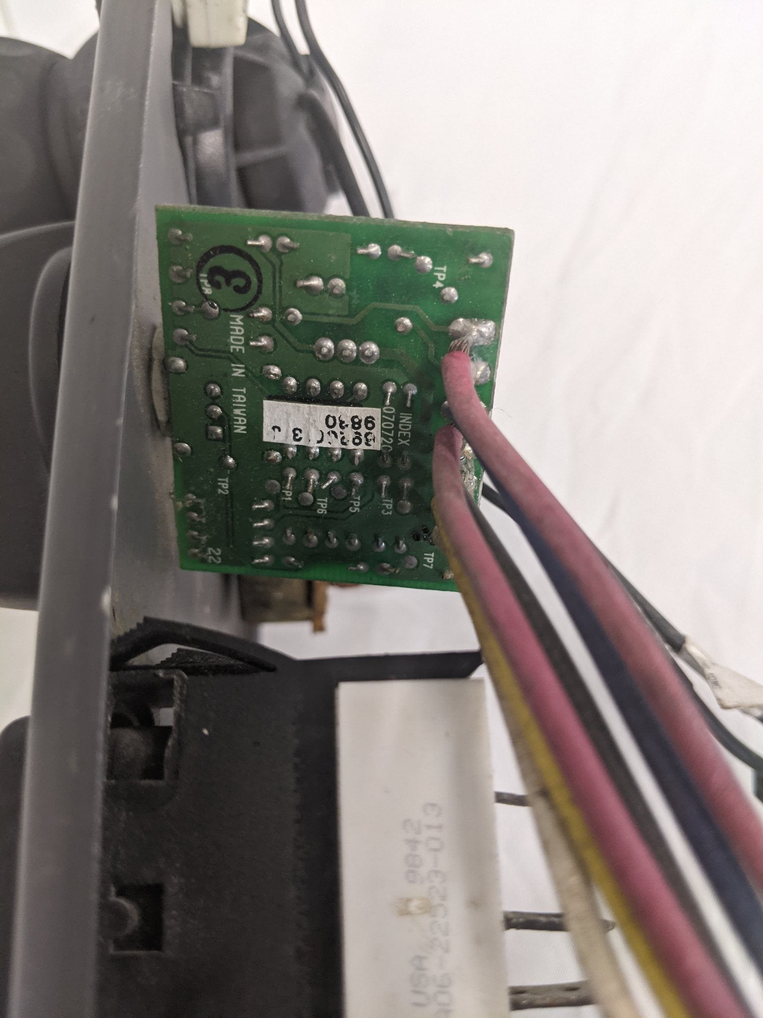 Used Freightliner Columbia Sleeper Cab Control Panel w/ Light - P/N 22-46623-005