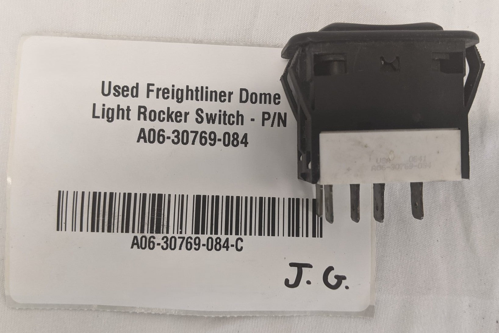 Used Freightliner Dome Light Rocker Switch - P/N A06-30769-084