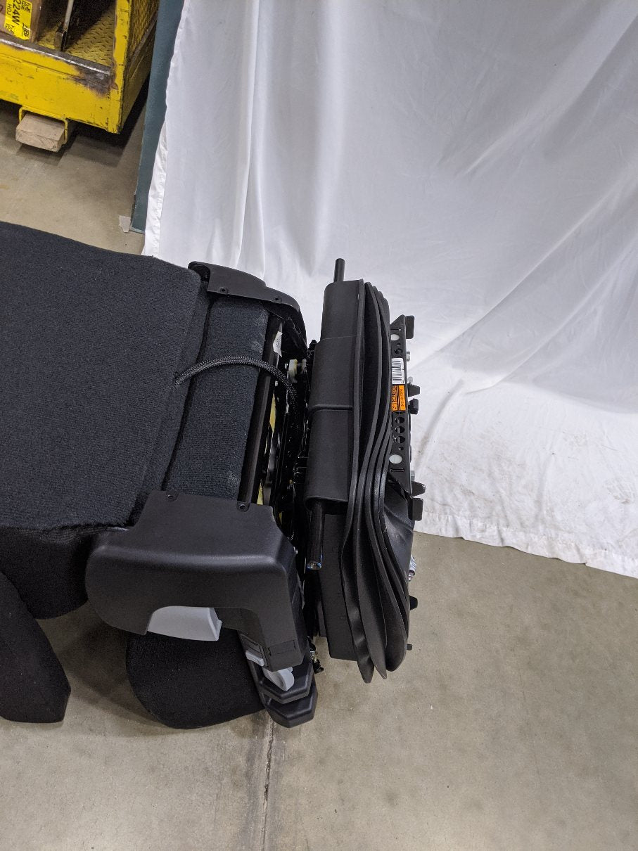 Freightliner Cascadia RH Complete L1 Basic Seat Assembly - P/N ISR 816002 332