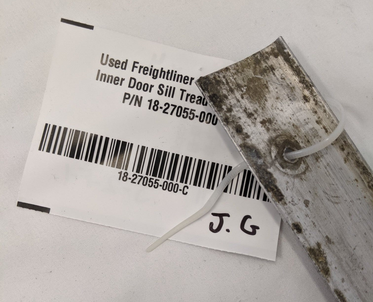 Used Freightliner Columbia Inner Door Sill Tread Plate - P/N 18-27055-000 (10175171658044)