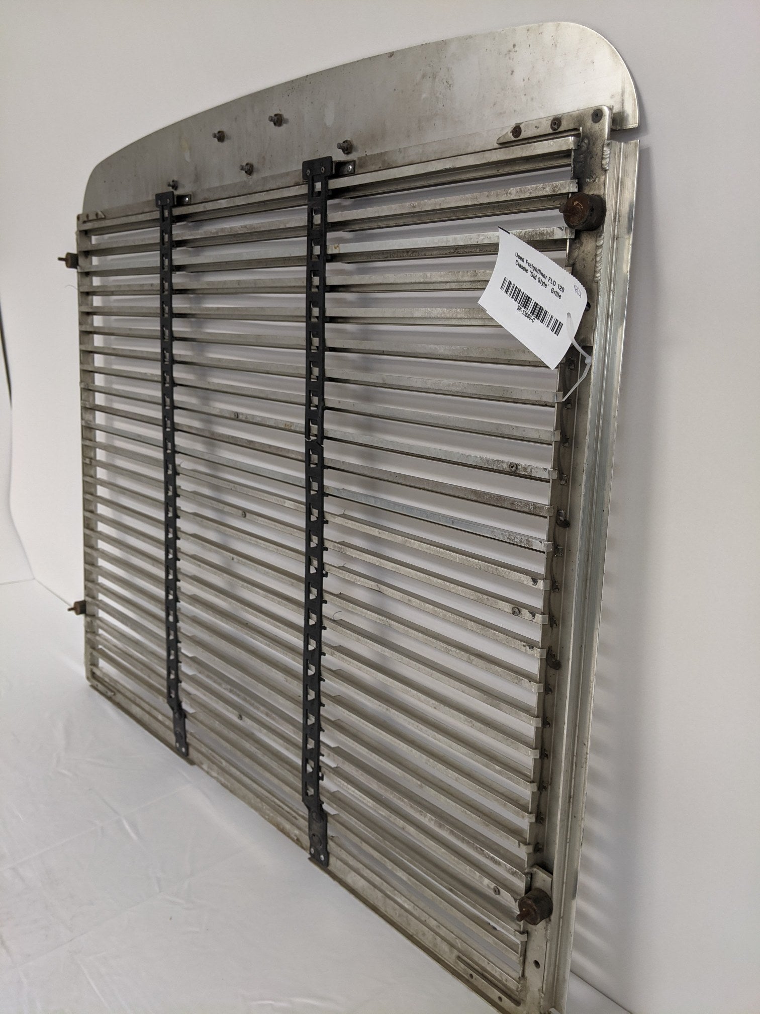Used Freightliner FLD 120 Classic 'Old Style'  Grille - A17-12131-000 (9987248783676)