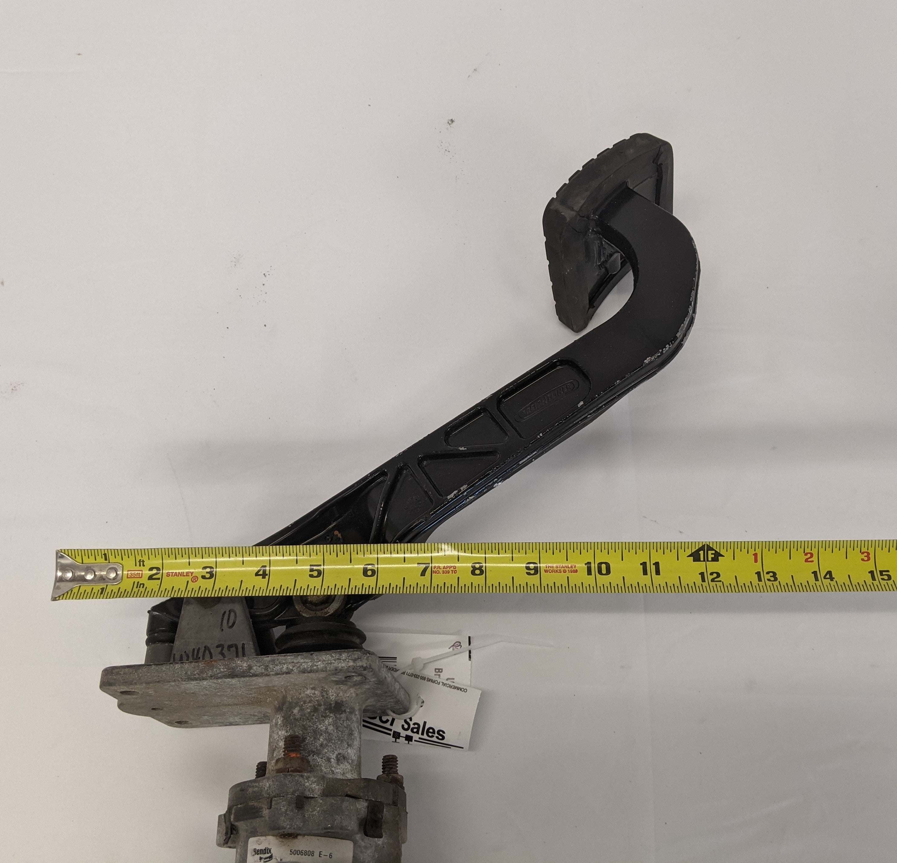 Used Bendix Foot Valve Brake Pedal Assembly - P/N A12-20563-001 (10114578874684)