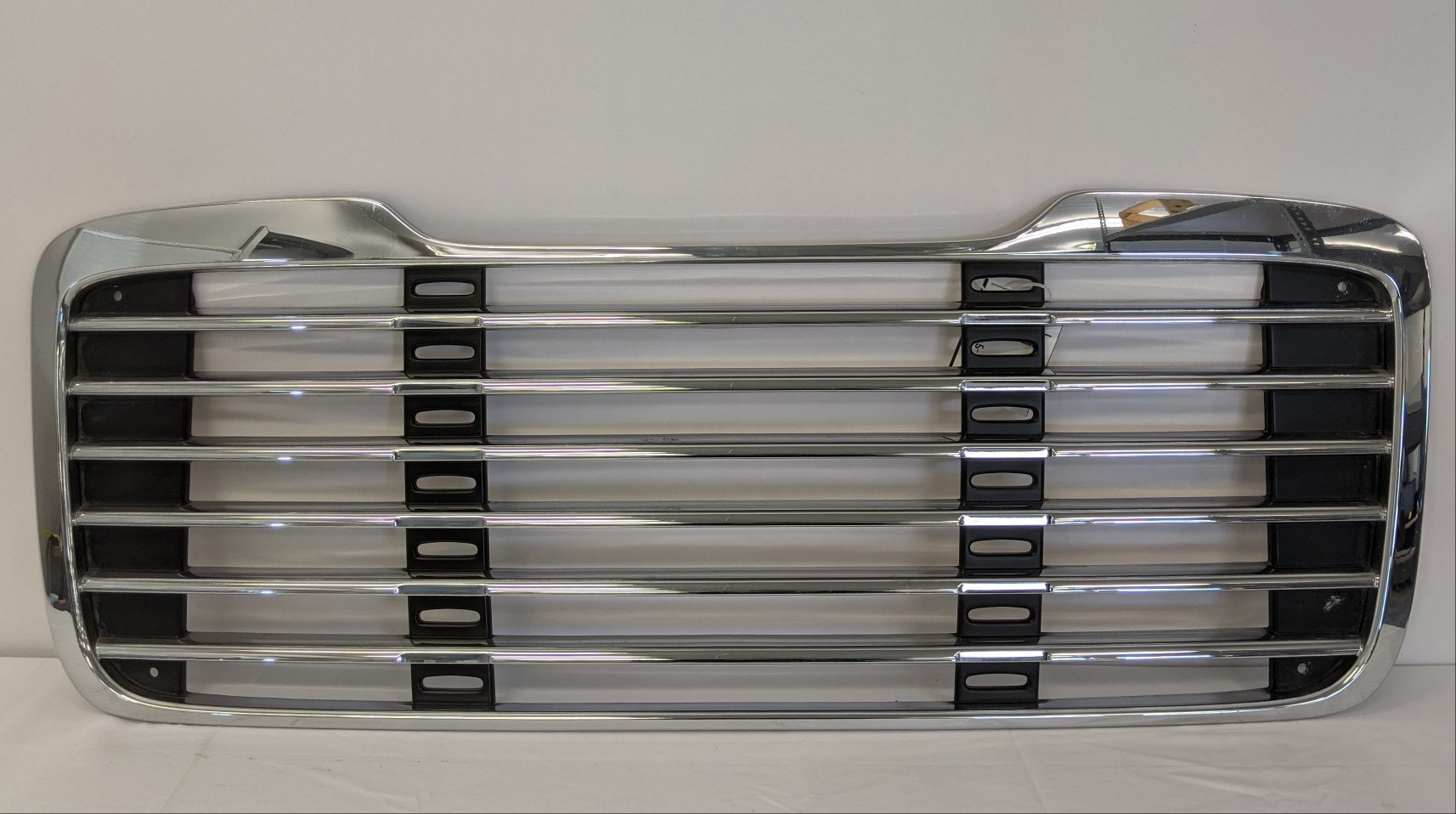 Damaged Freightliner OEM M2 106 / 112 Chrome Plated Grille -P/N 17-14787-001 (6728217657430)