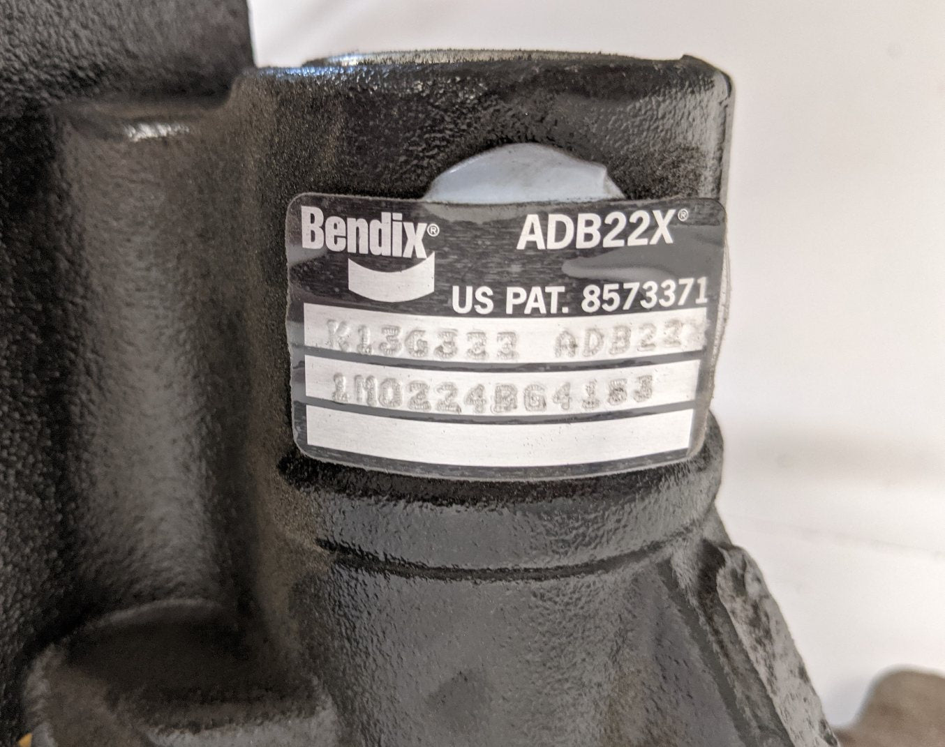 Bendix LH ADB22X Front Disc Brake Caliper & Pad Assembly BW K136322