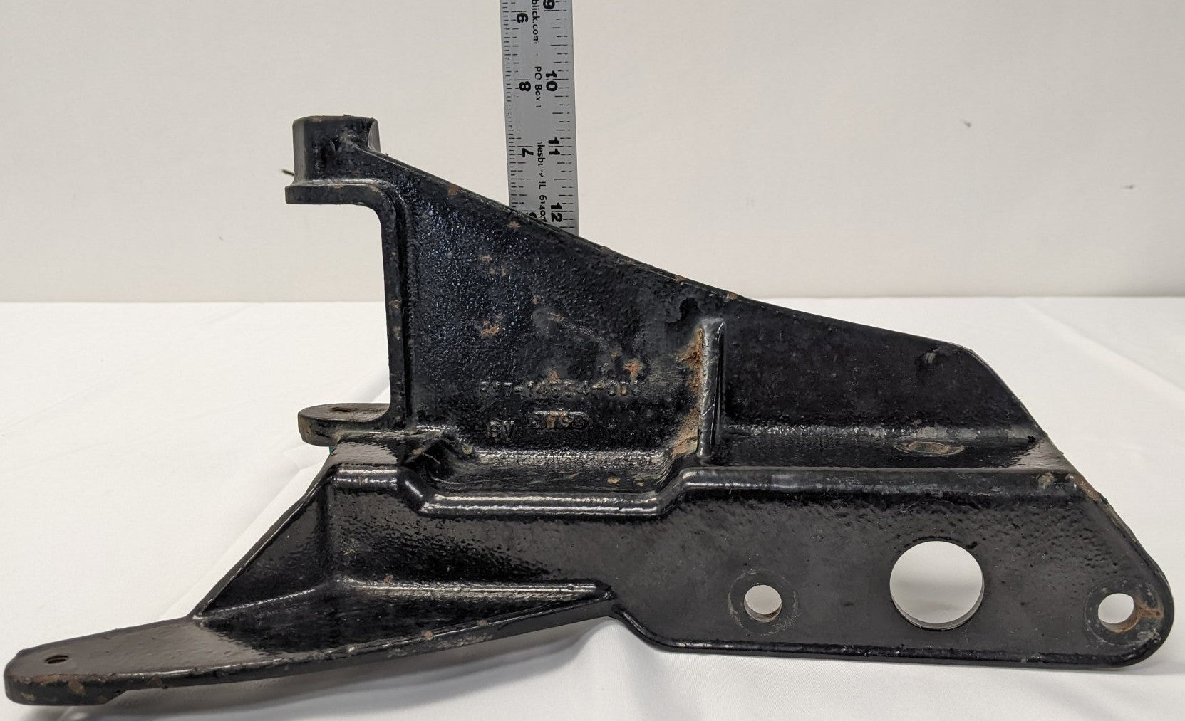 Used Freightliner RH Hinge Bracket -P/N R17-14554-000