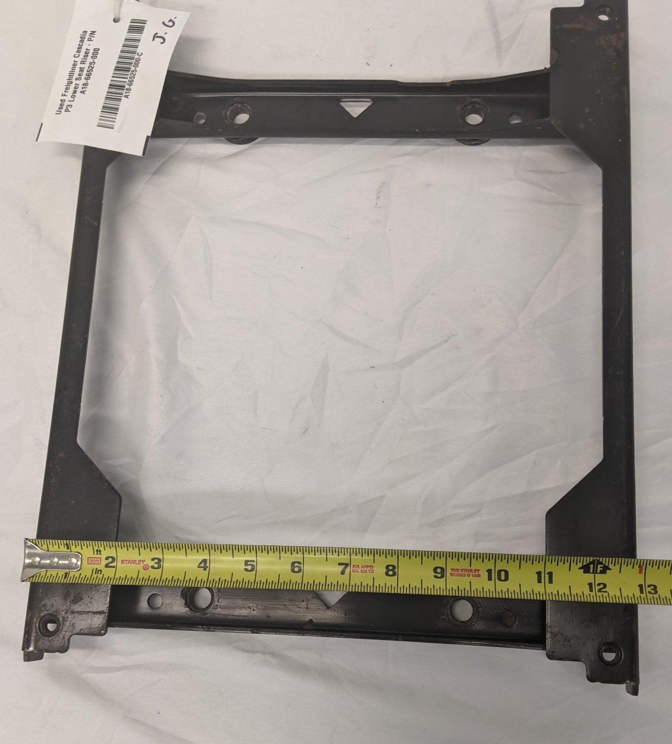 A18-66525-000 - Freightliner Cascadia P3 Lower Seat Riser (Used)