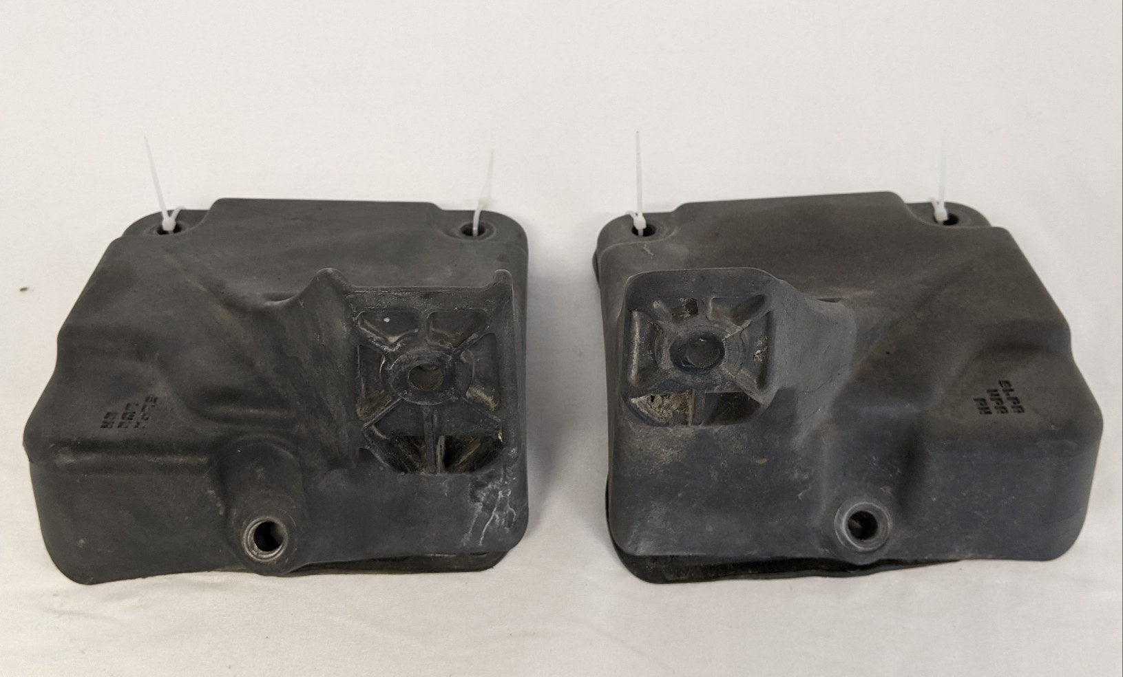 *Lot of 2* Used RH UPR & LWR Sleeper Extension Brackets -P/N A22-68051/68052-001 (10009507070268)