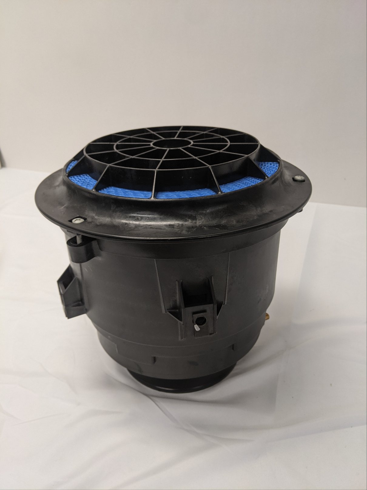 Freightliner M2 Cummins ISB6.7 Air Cleaner w/ Vacuator Valve -P/N 03-37678-000