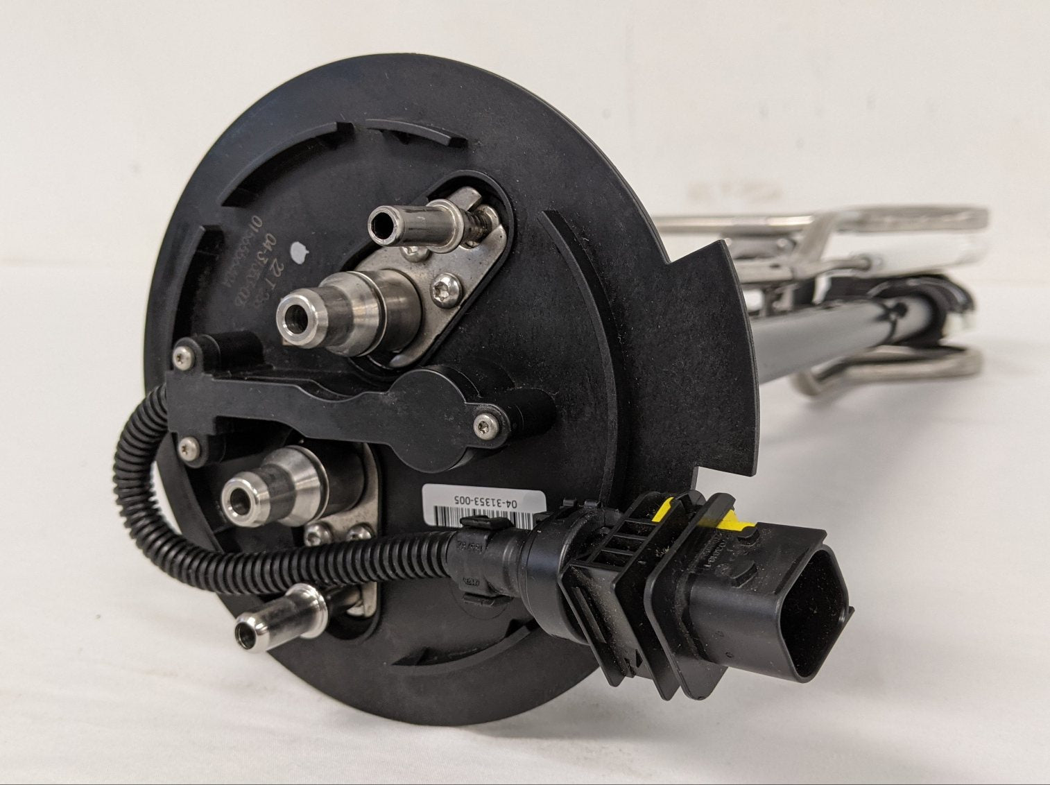 Used Freightliner Cummins DEF Tank - A04-35189-009 & Header - 04-31353-005