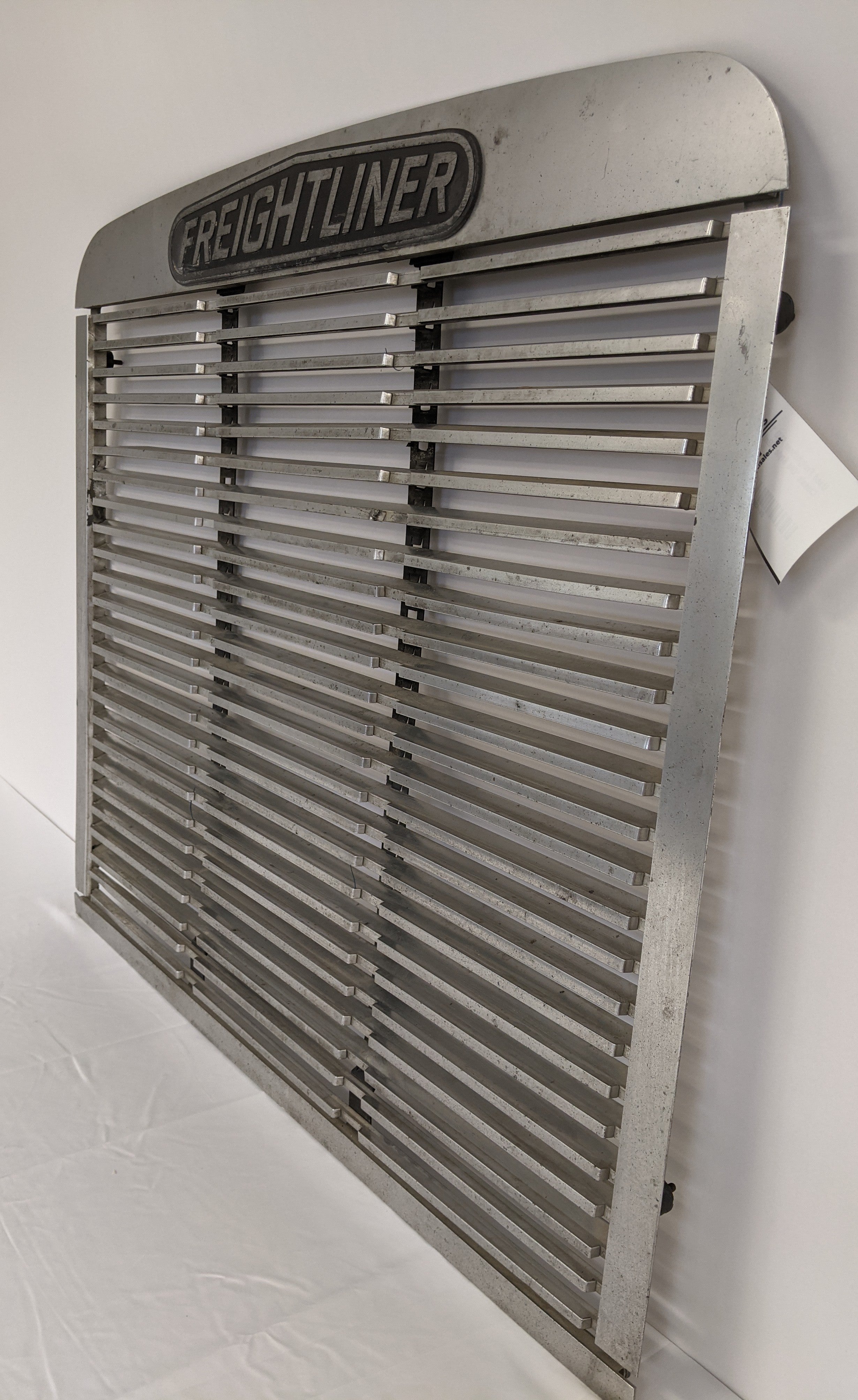 Used Freightliner FLD 120 Classic 'Old Style'  Grille - P/N A17-12131-000 (9972522254652)