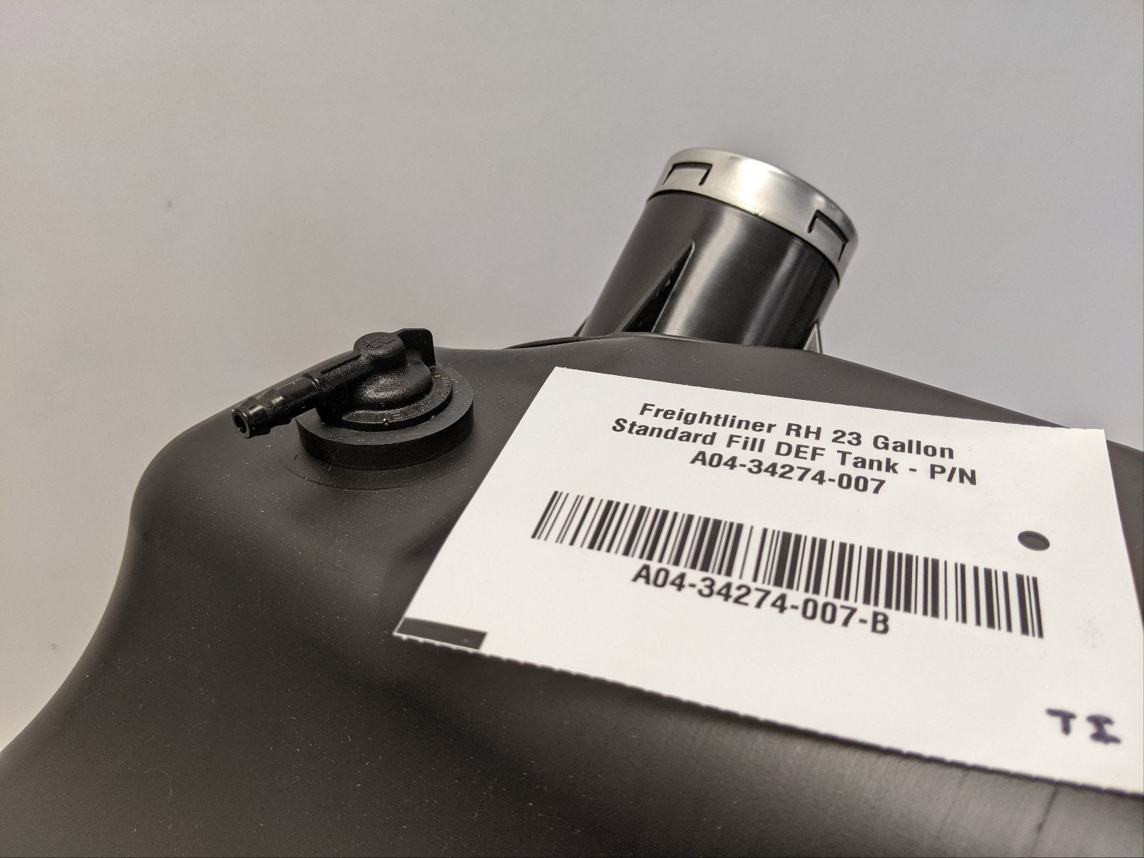 Freightliner RH 23 Gallon Standard Fill DEF Tank - P/N A04-34274-007