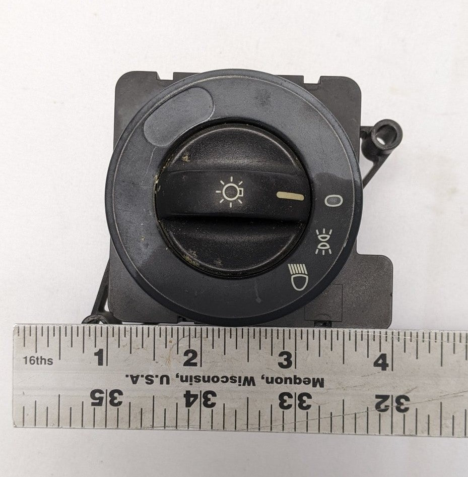 Freightliner Cascadia Headlight Headlamp Switch A06-58685-001 Used