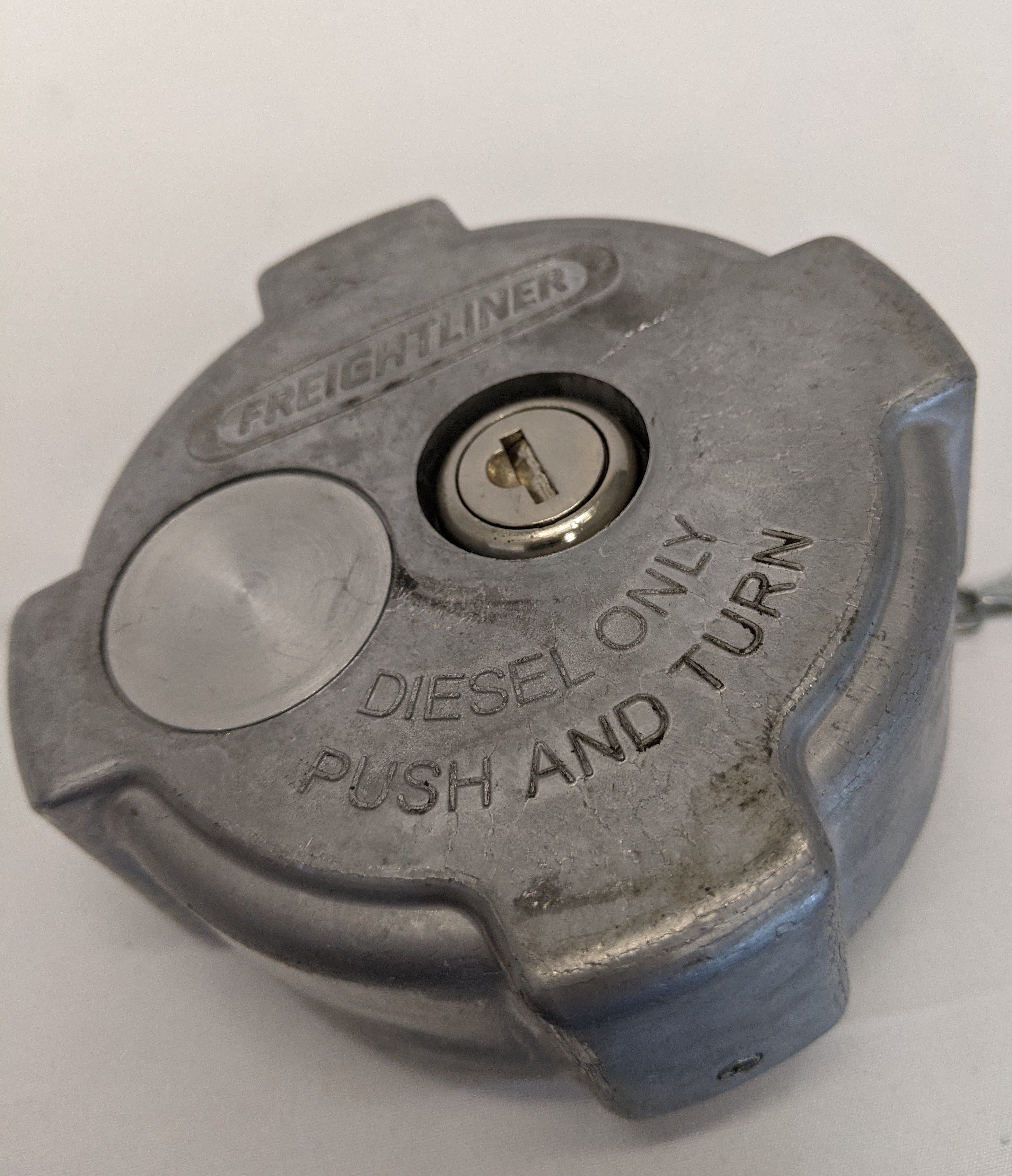 Freightliner Quarter-Turn Locking Fuel Tank Cap w/ Keys - P/N  03-37017-004 (4990948114518)