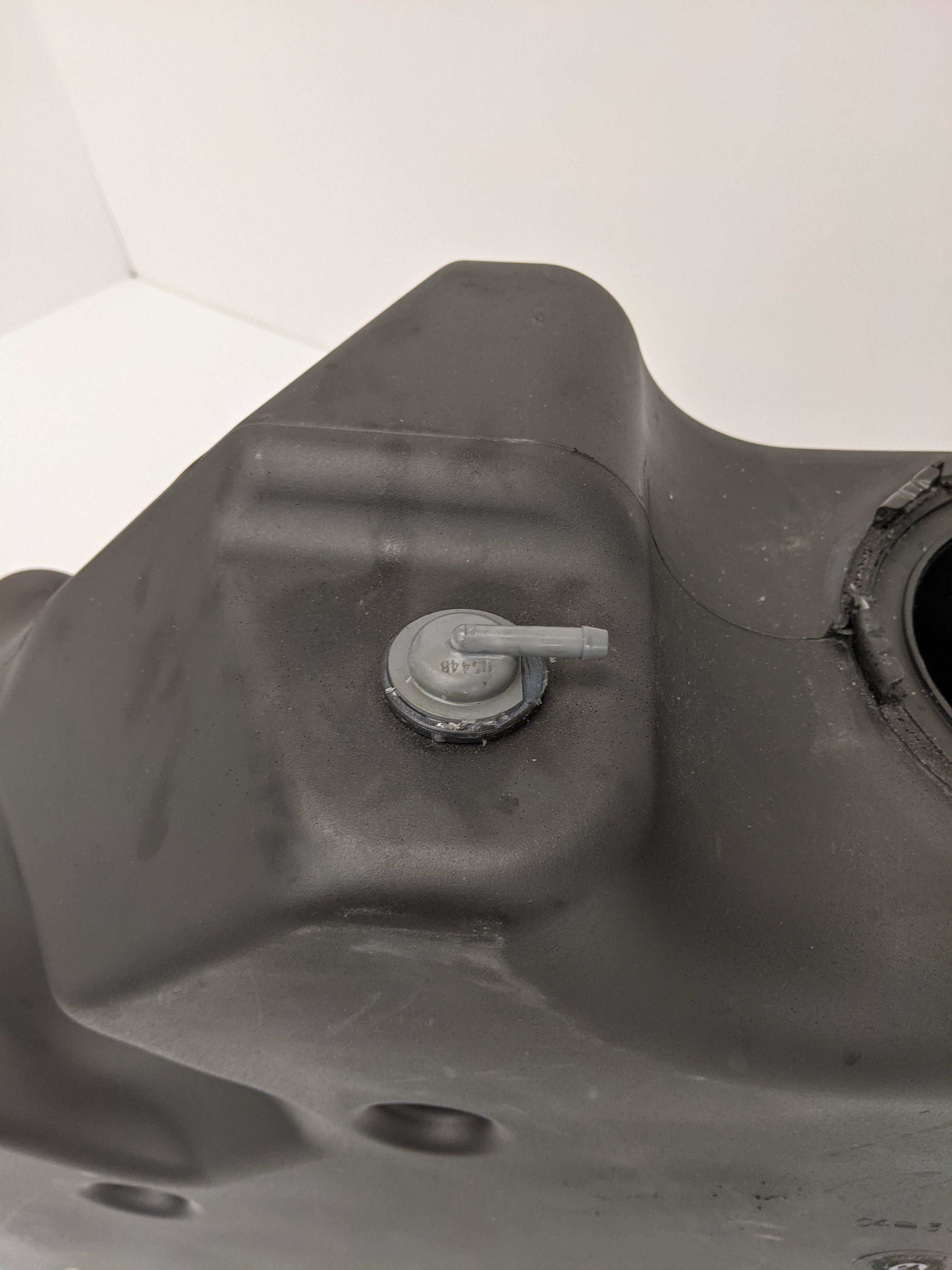 Freightliner 13 Gallon Remote Fill DEF Tank - P/N 04-33149-000 (6700462080086)