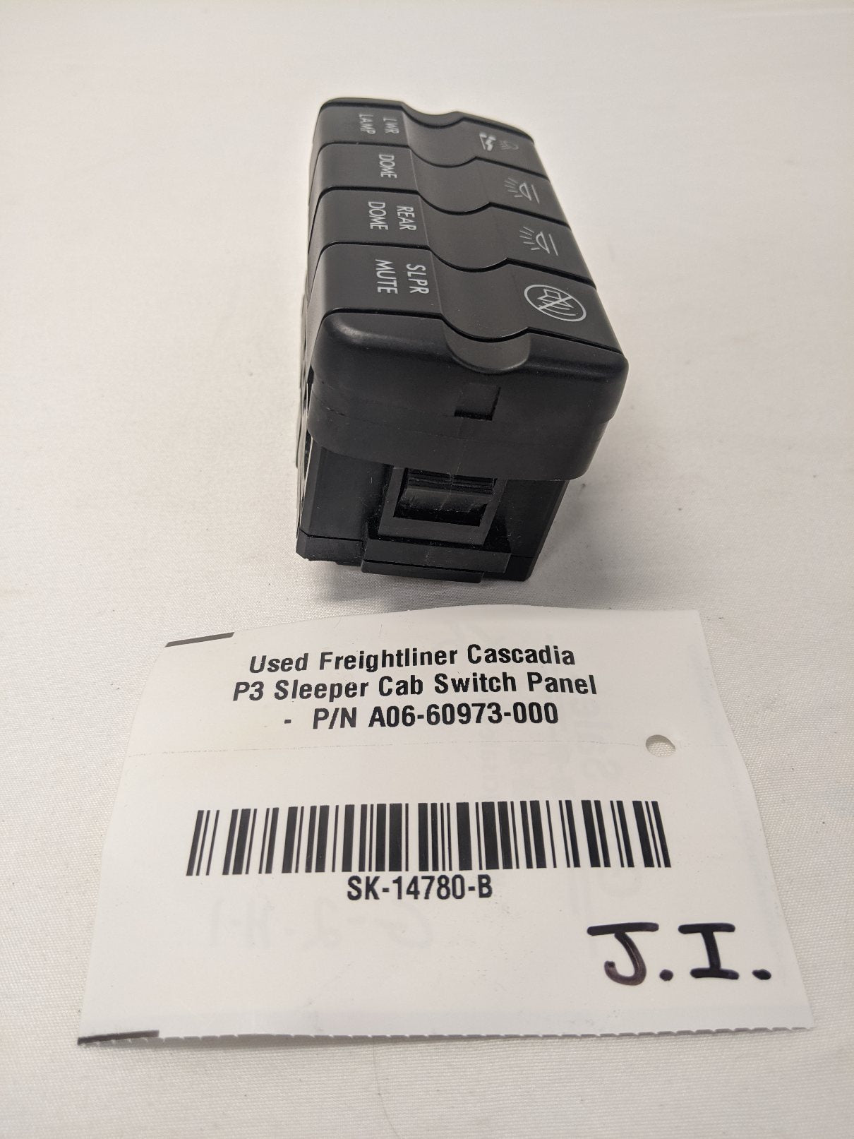 Freightliner Cascadia P3 Sleeper Cab Switch Panel -  P/N A06-60973-000