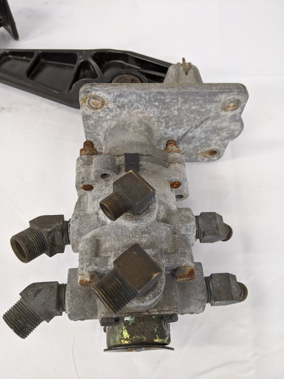Used Bendix Foot Valve Brake Pedal Assembly w/o Pad - P/N A12-20563-001 (10114336915772)