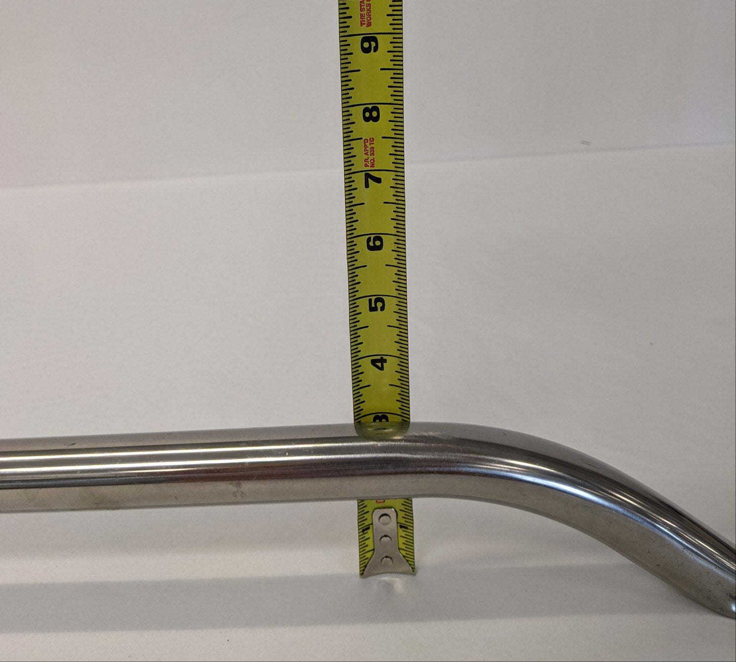 Used Freightliner 47 ¼" Exterior Grab Handle - P/N  18-41098-007 (6771124338774)