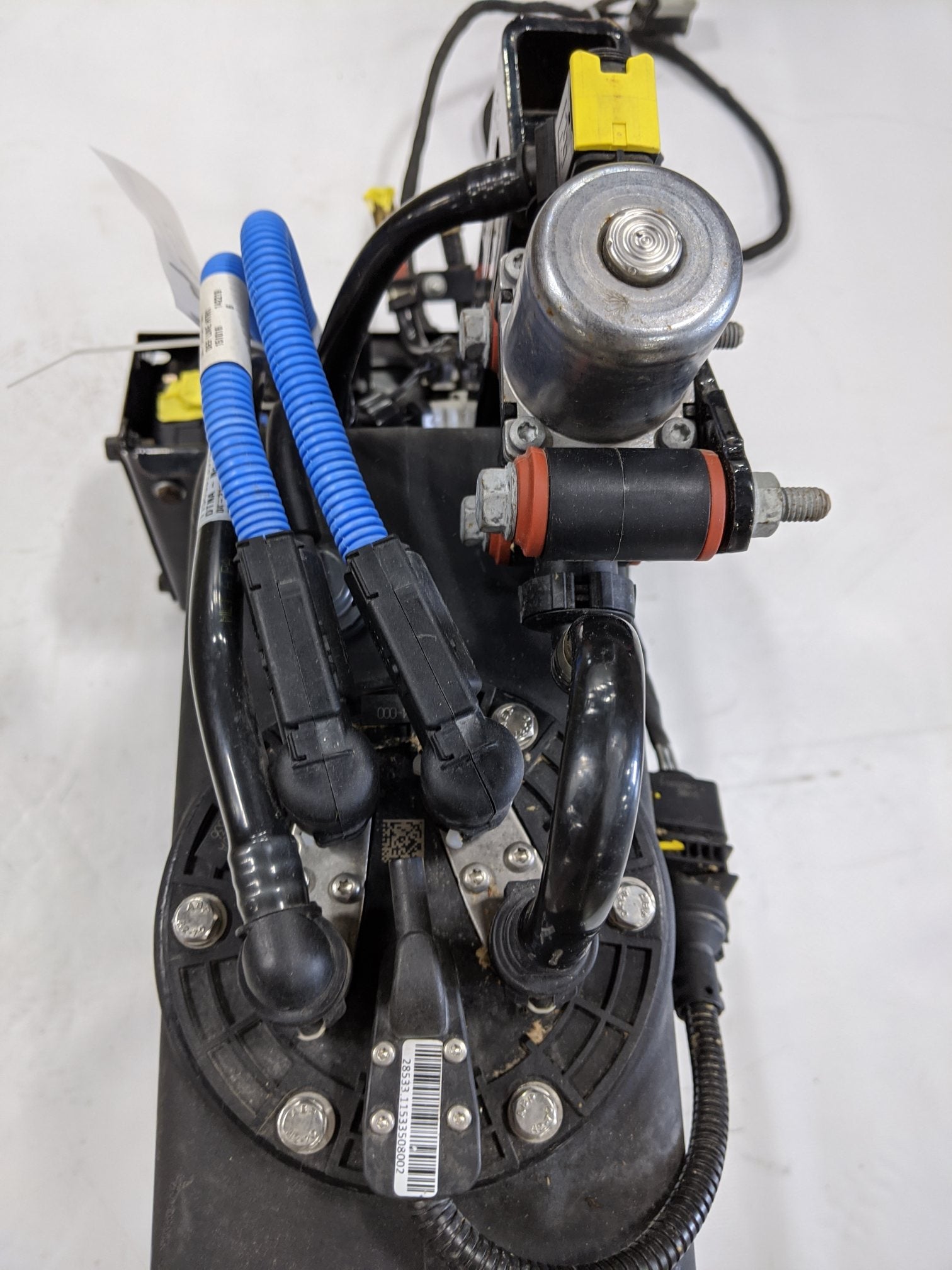 Used FTL 6-Gallon DEF Tank and Header Assembly w/ DEF Pump - P/N A04-35188-002 (10114262270268)