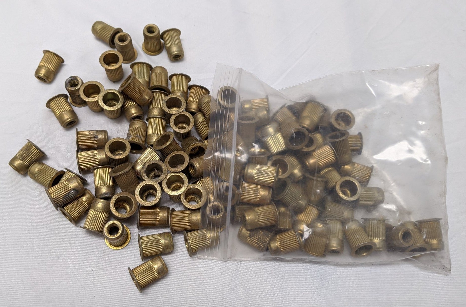 *Lot of 100* 5/16-18 Large Flange Yellow Zinc Plated Ribbed Rivet Nuts