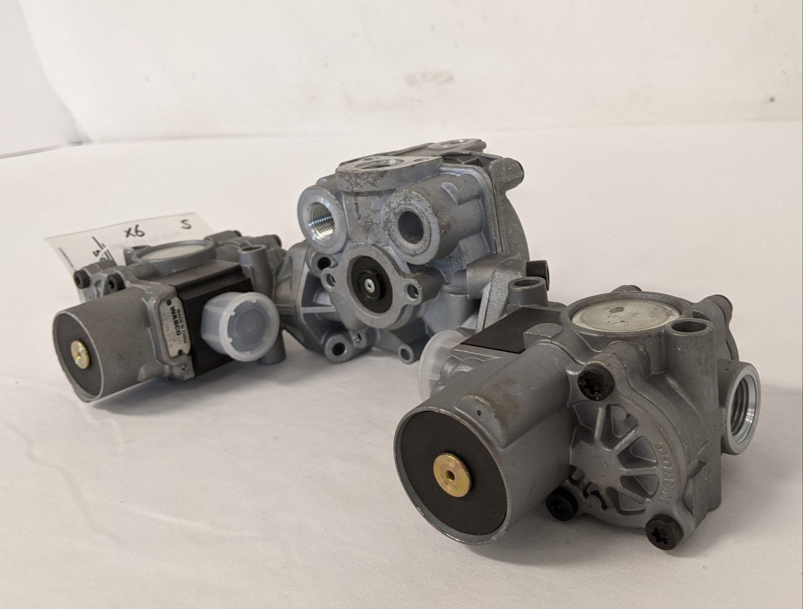 Wabco 6x4 ABS Combo Modulator Valve - P/N WAB 472 500 422 0 (9892072096060)