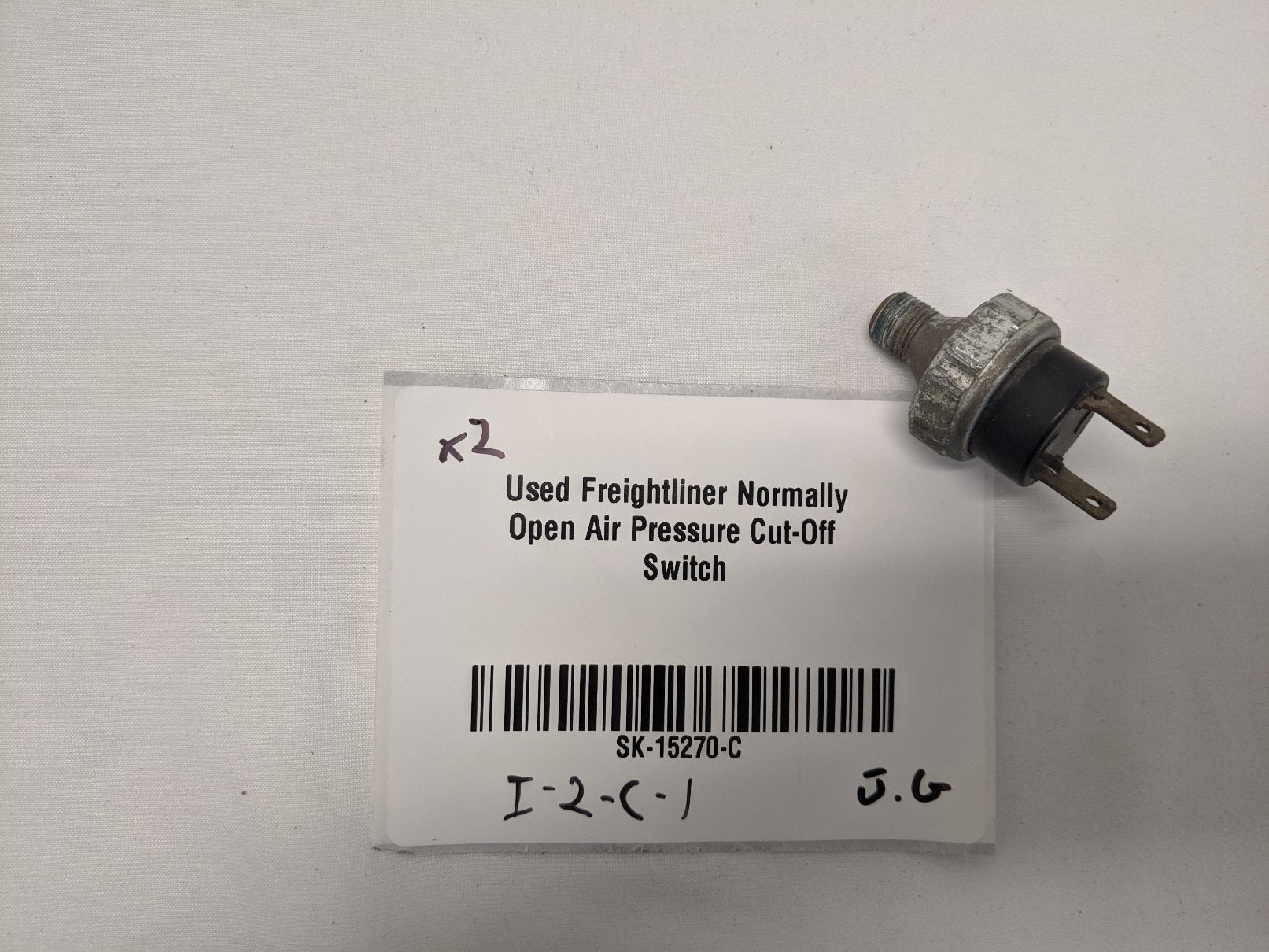 Freightliner Normally Open Air Pressure Cut-Off Switch - Used