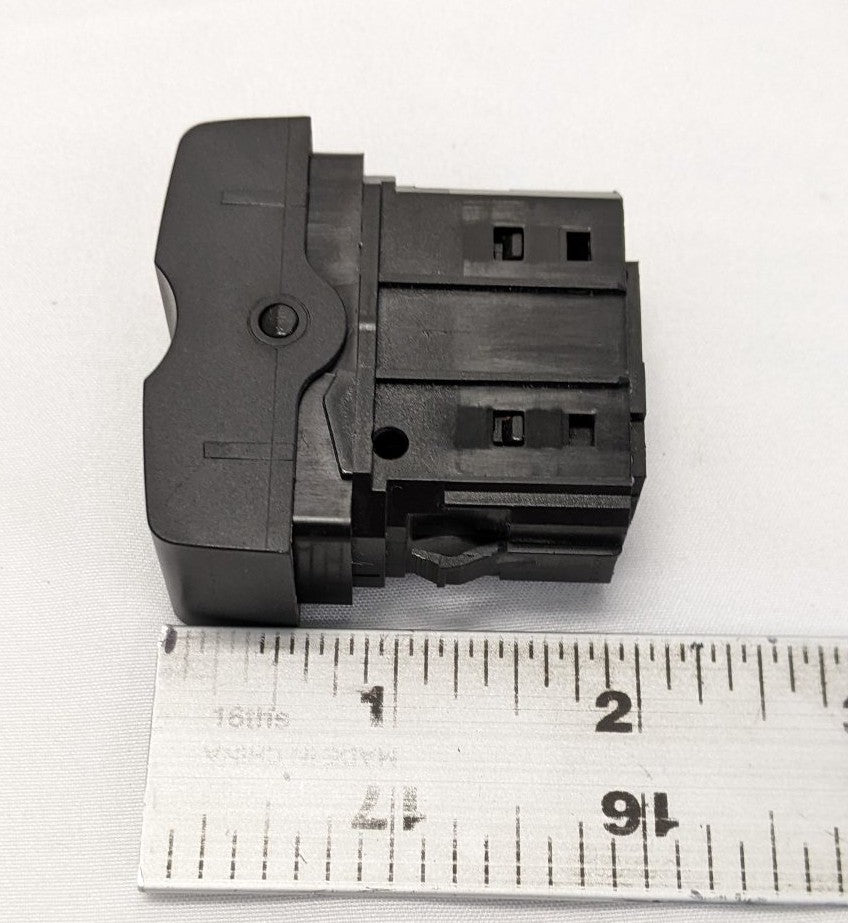 Freightliner Cascadia Mid/Rear Dome Lamp Switch A06-53782-827