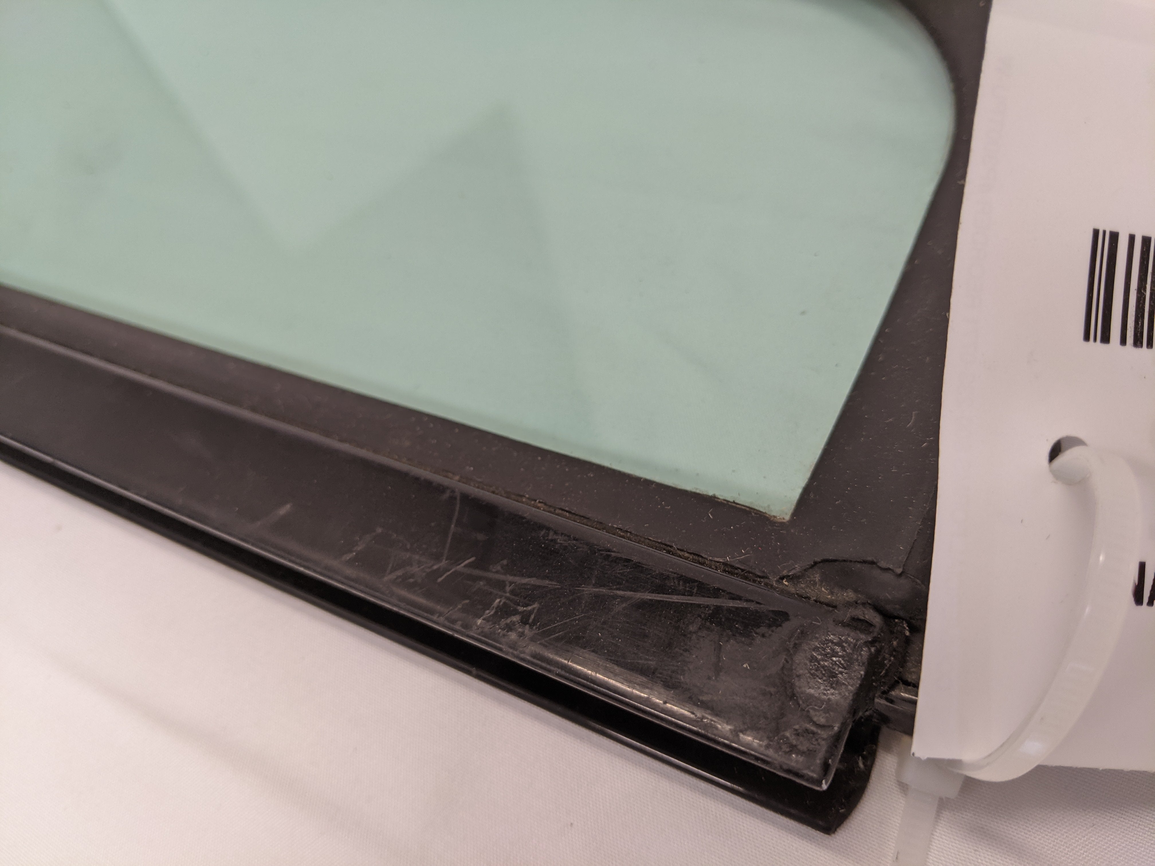 Used Freightliner FLD LH Fixed Vent Window Glass - P/N A18-27824-000 (10090800054588)