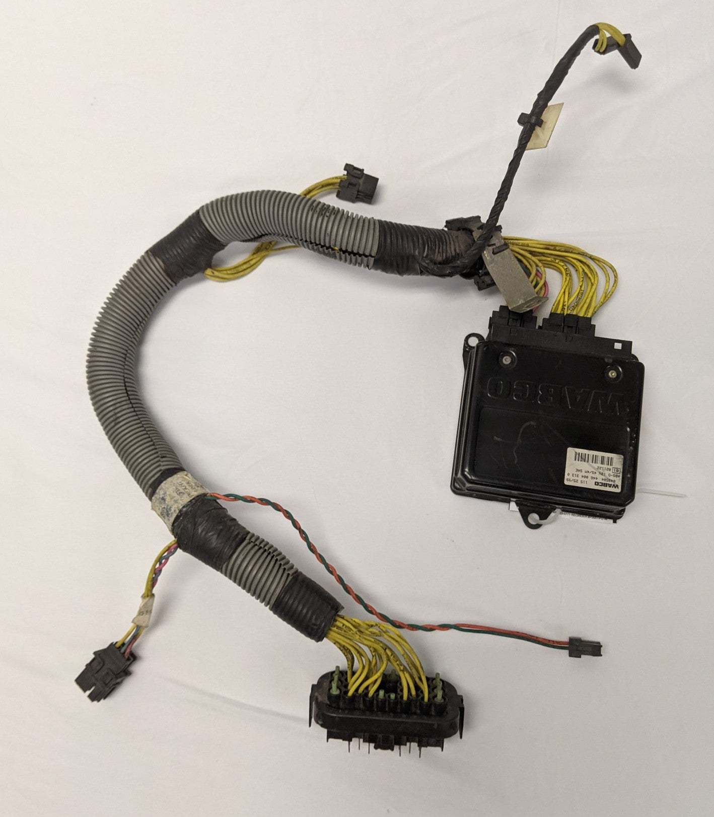 Used Wabco ABS ECU Module w/ Wiring Harness A06-28125-000 - P/N 446 004 313 0