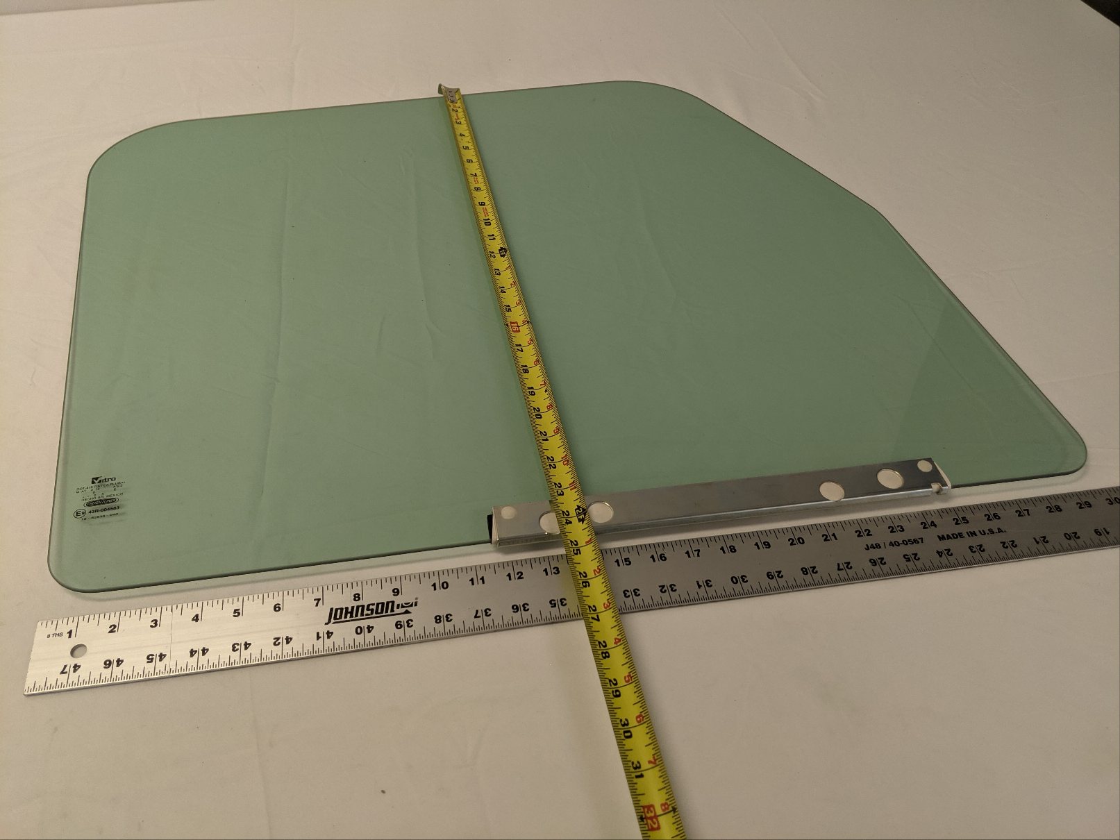 New Freightliner RH Door Window Glass with Channel - P/N DNC 62636-5