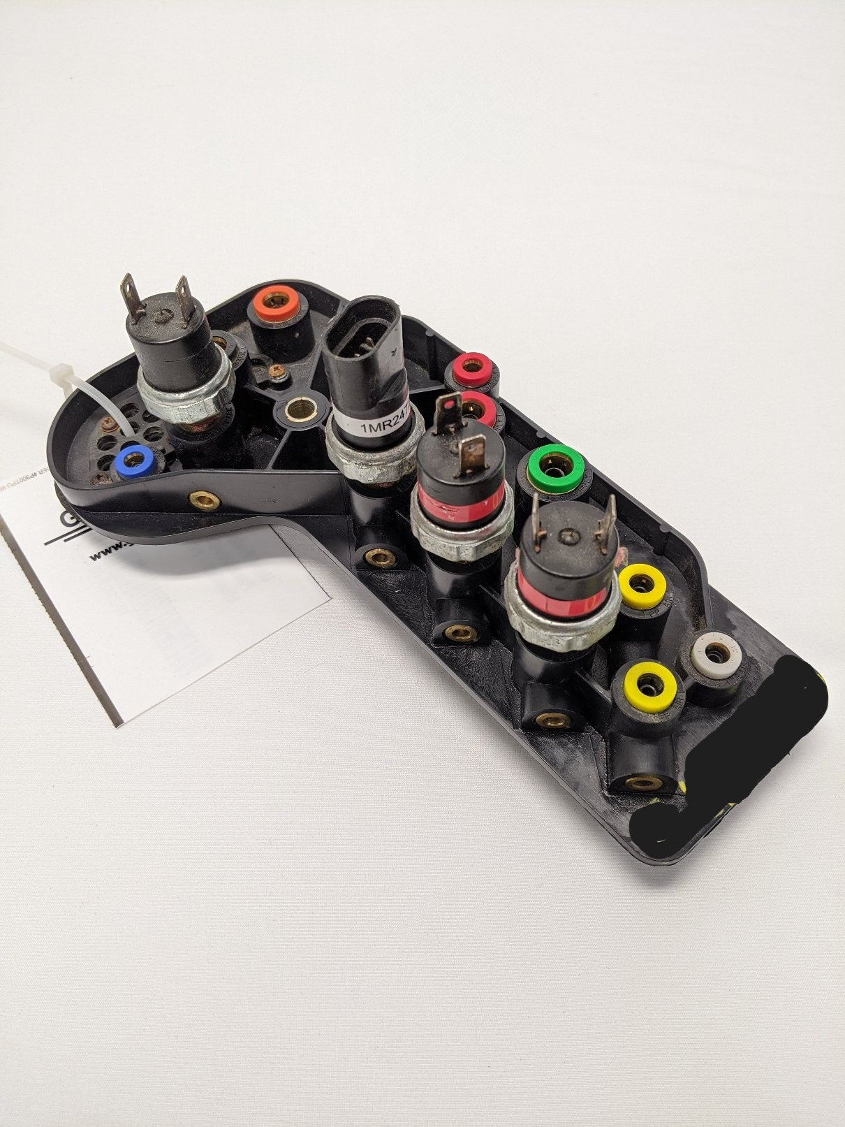 Freightliner Cascadia Passthrough Block Switch Manifold - 12-21425-001