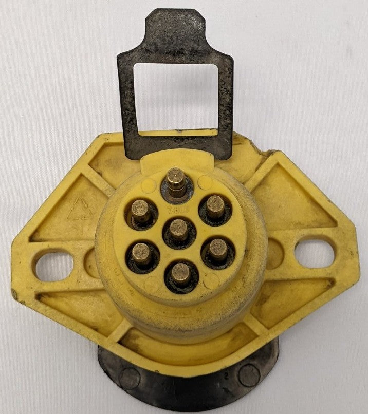 Used Phillips STA-DRY 7-Way ISO Ring Termination Socket -P/N 16-822