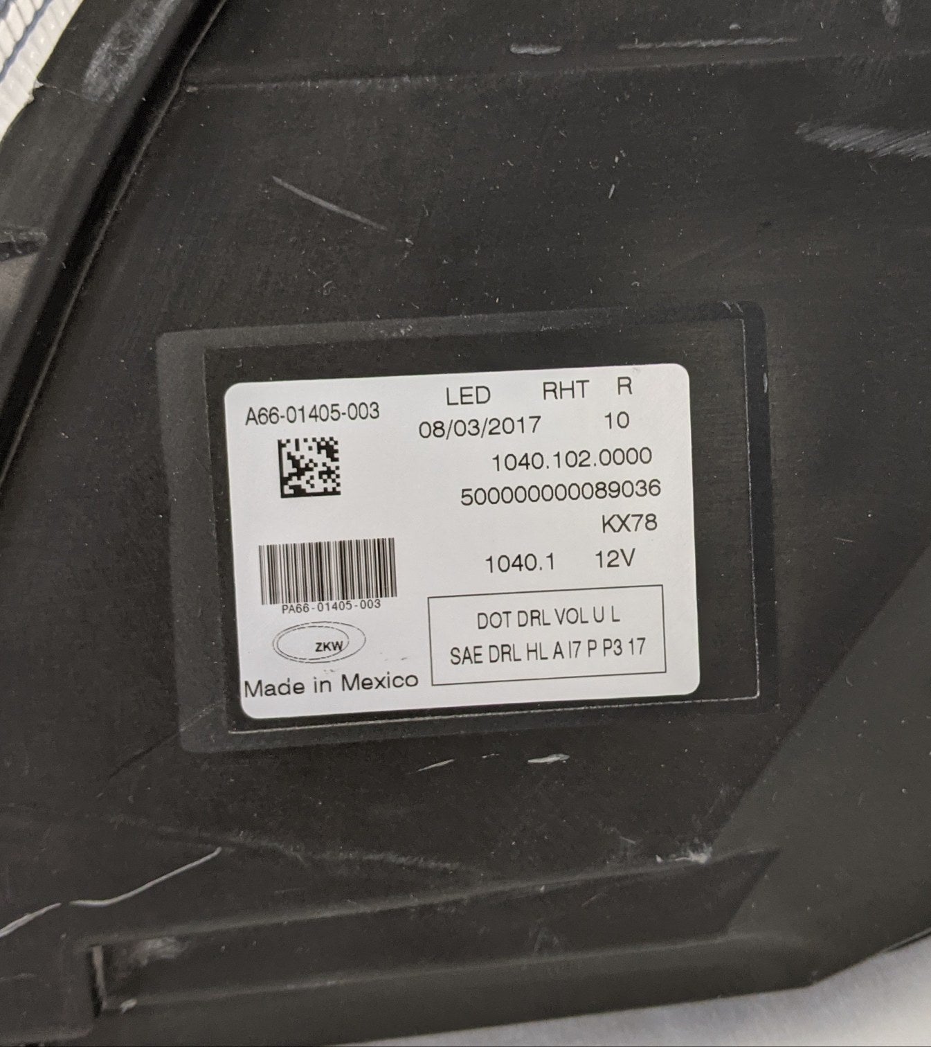 Damaged Freightliner Cascadia P4 RH LED Headlight - P/N A66-01405-003 (9208930206012)